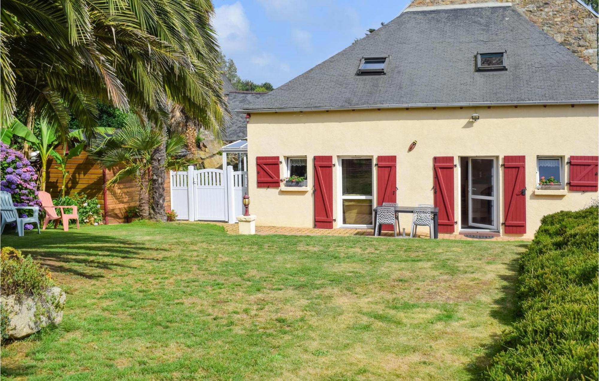 3 Bedroom Awesome Home In Lézardrieux Exterior photo